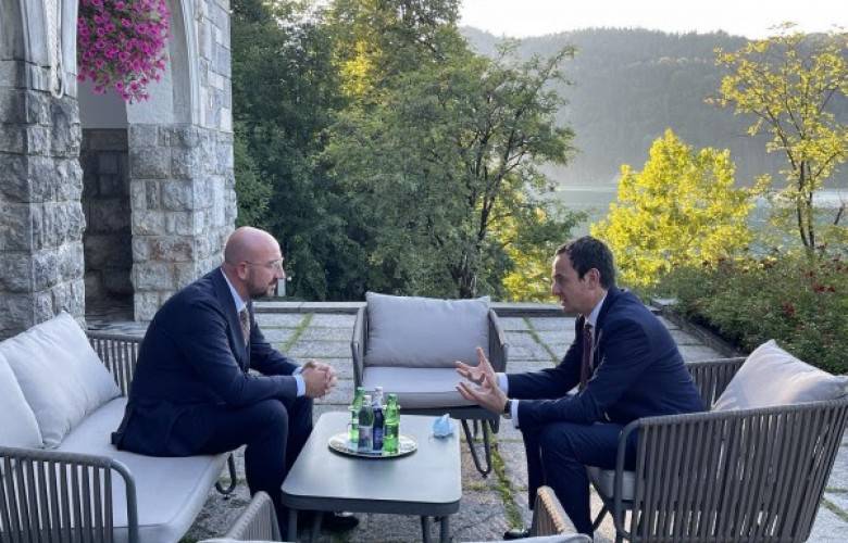 AB Kosova Vatandaşlarını Rehin Tutmaktadır