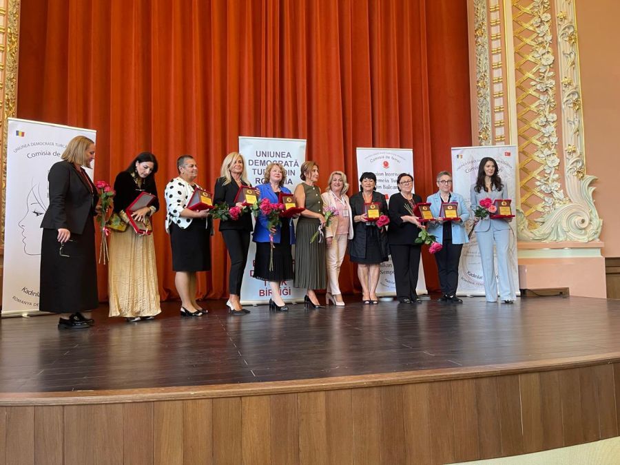 Jılta ve Gota, Romanya’da “Uluslararası Balkan Kadınları” Sempozyumuna Katıldı