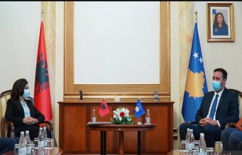 Konjufca, Arnavutluk Bakanı Kabul Etti