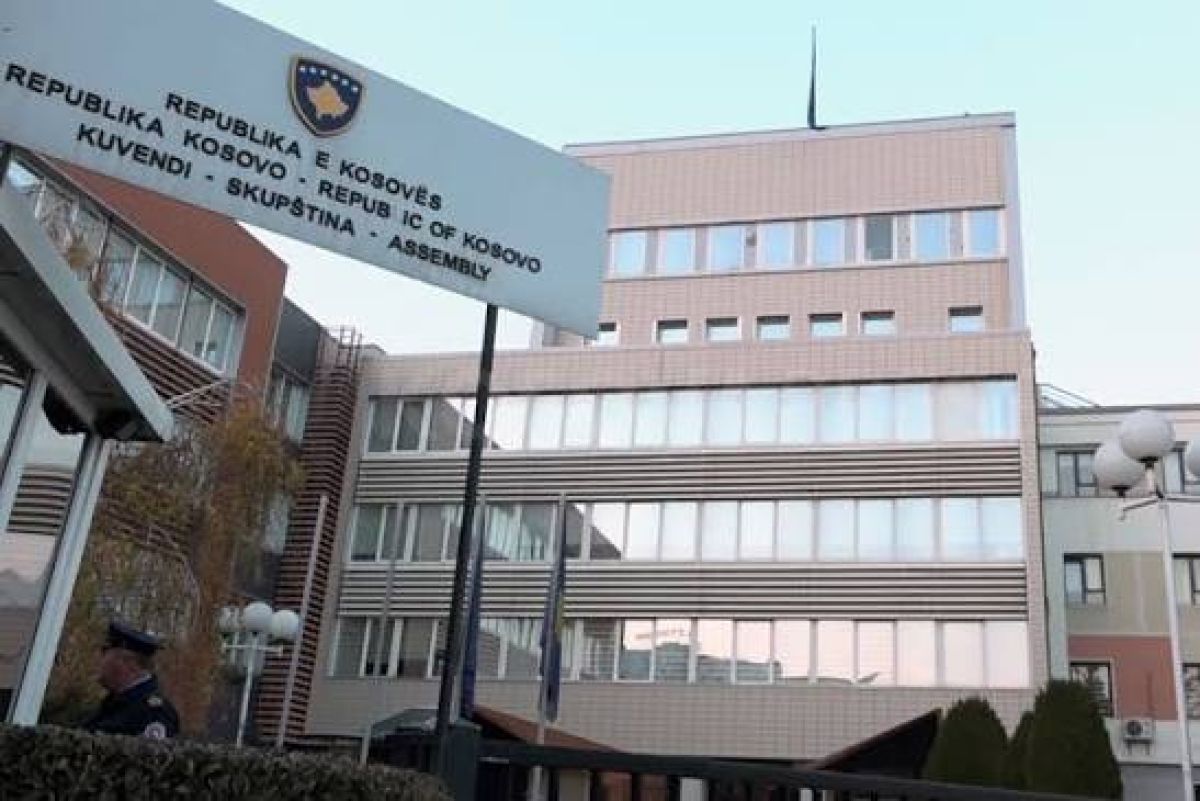 Kosova’da Cumhurbaşkanı Seçimi ve Özel Mahkeme Yasası Tartışılıyor
