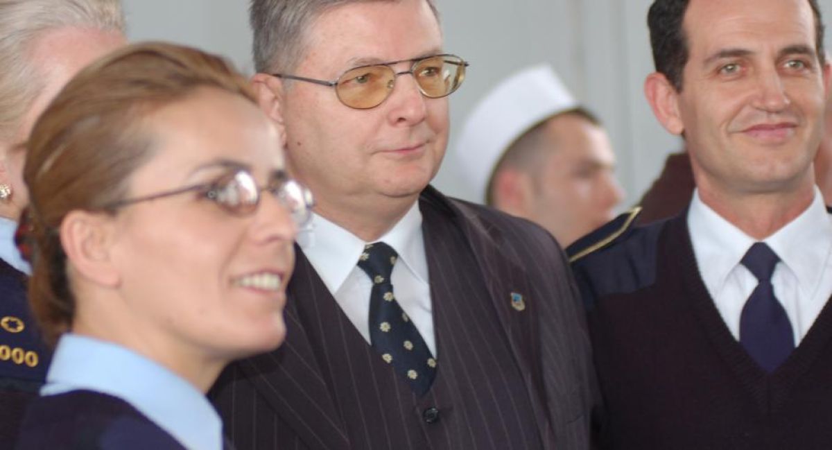 Bennett: Gazmend Hoxha’nın İstifası Gereksizdi ve Reform Sürecini Olumsuz Etkileyebilir