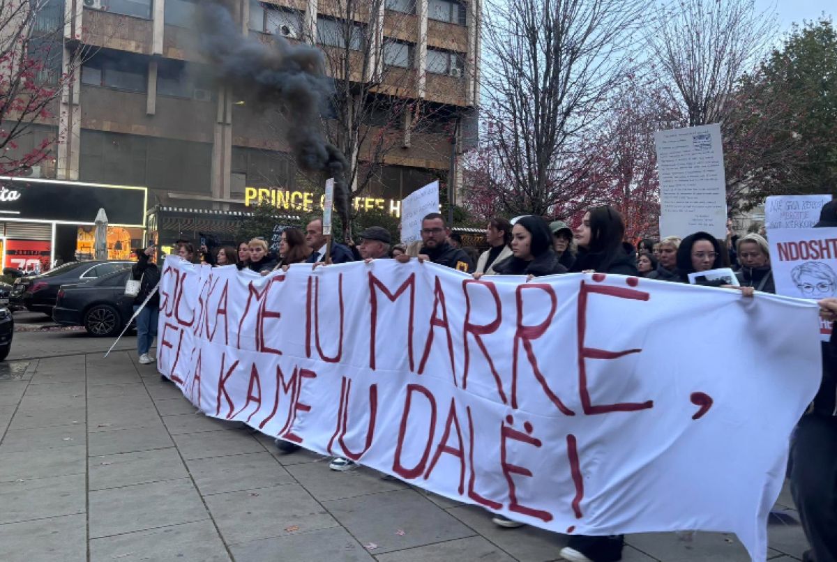 Priştine’de Arlinda ve Öldürülen Tüm Kadınlar İçin Adalet Protestosu Düzenlendi