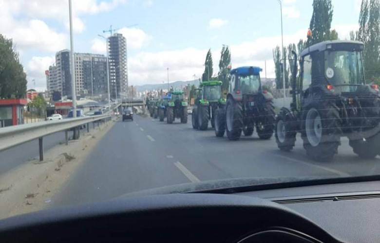 Tarımcılardan Bakanlık Önünde Traktörlü Protesto