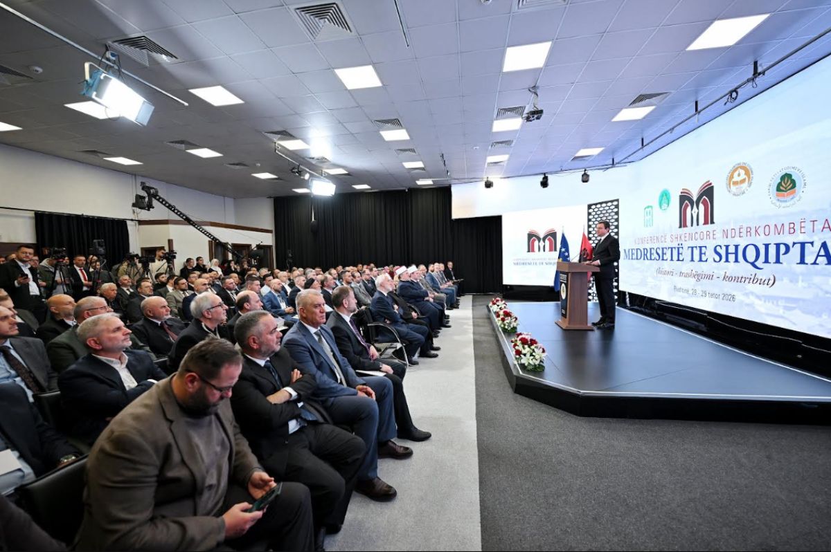 Kurti, Arnavut Medreseleri Hakkında Düzenlenen Konferansa Katıldı