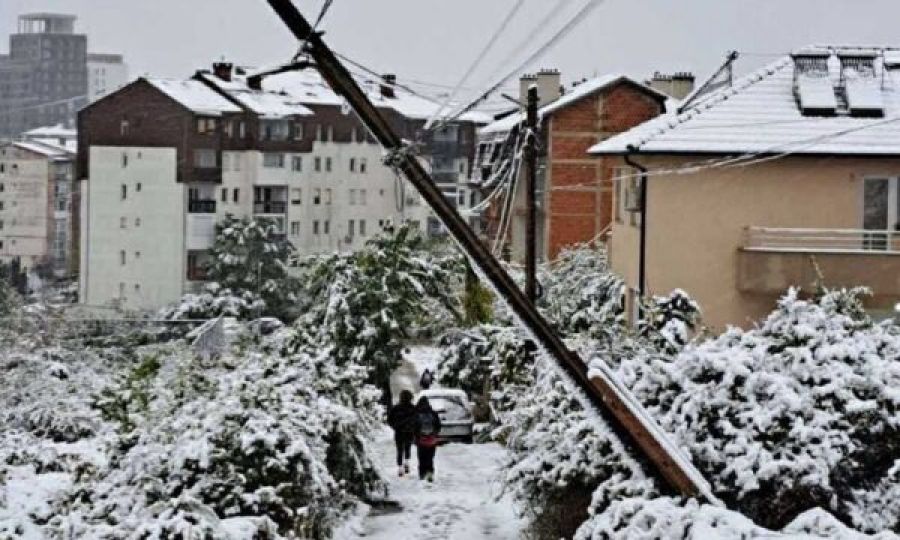 Priştine’de Kar Yağışı Sonrası Acil Müdahale: Ekipler Sahada