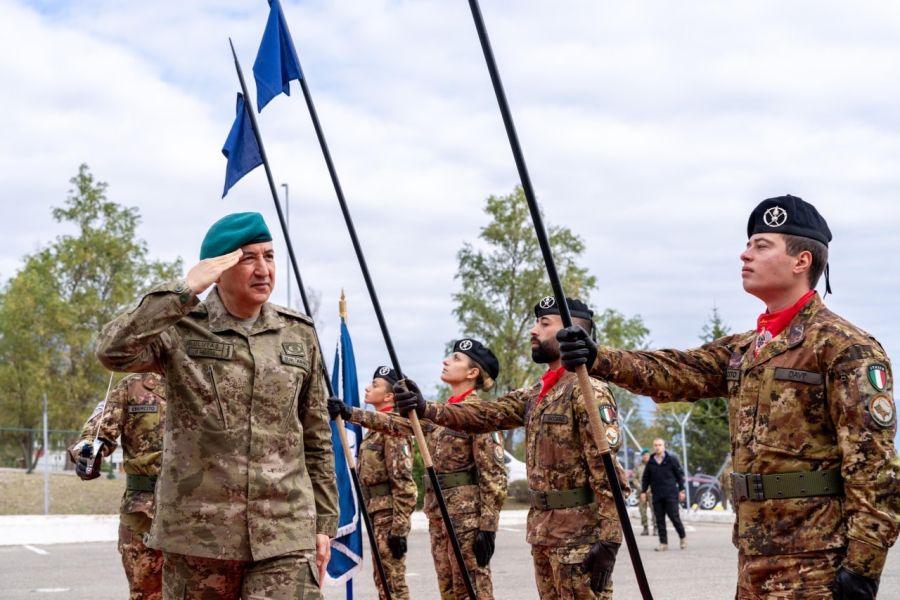 KFOR Komutanı Ulutaş, İpek’teki Çok Uluslu Birliği Ziyaret Etti