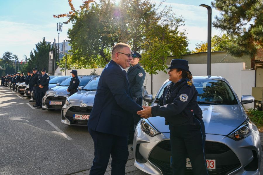 Kosova Polisi, Mahalle Polislerini Yeni Hibrit Araçlarla Donattı