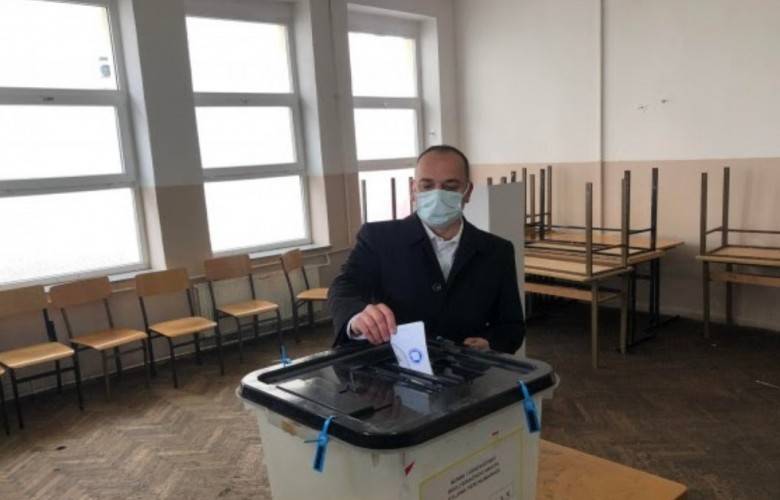 Belediye Başkan Adayları Sandık Başında