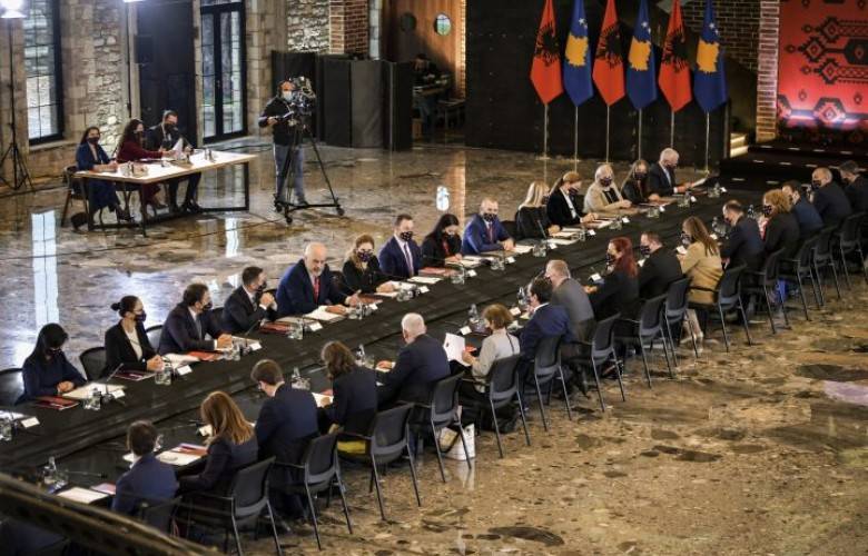 Kosova-Arnavutluk Arasında 13 Anlaşma İmzalandı