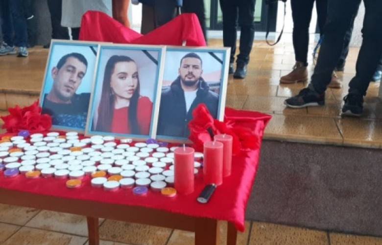 Deçan’da Hayatını Kaybedenler Anısına Mumlar Yakılıyor
