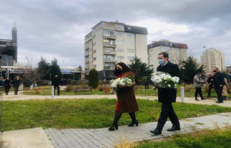Osmani ve Kurti, 28 Ekim’de Liderler Önünde Saygıyla Eğildi