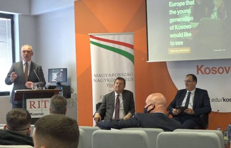 Varhelyi: Kosova Gençlerinin Yakında Vizesiz Seyahat Edebileceklerini Umuyorum