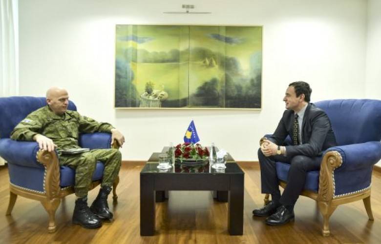 Kurti, KGG’nin Yeni Komutanı’nı Kabul Etti