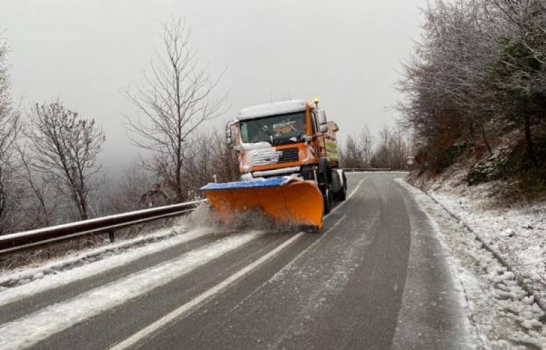 Kosova Genelinde Yollar Trafiğe Açık