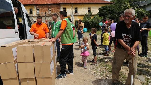 Türkiye'den Kosova'da 1.200 Aileye Yardım Paketi