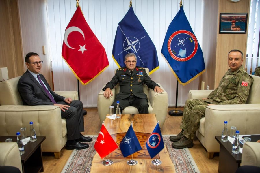 Ulutaş ve Türkiye Kara Kuvvetleri Komutanı Tokel  Kosova’da Güvenlik Durumu Görüştü