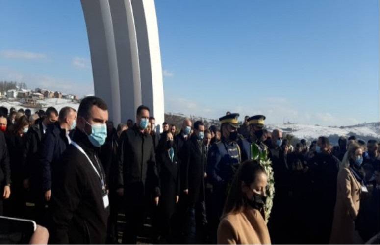 Devlet Yetkilileri Reçak Anı Kompleksinde Saygı Duruşunda Bulundu