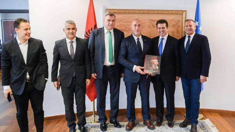 Haradinaj,  Arnavutluk Muhalefet Siyasi Parti Başkanlarını Kabul Etti