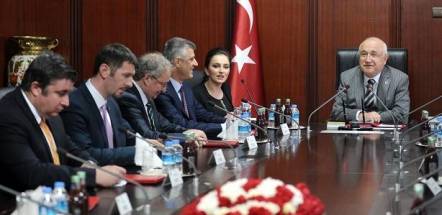 Çiçek: Kosova'daki Türkler ve Türkiye'de Arnavutlar Kosova ile Türkiye Arasında Güçlü Köprü