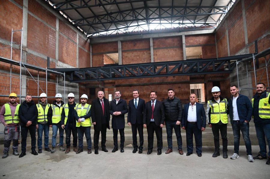 Başbakan Kurti  Mamuşa Kültür Merkezi Projesini Yerinde İnceledi