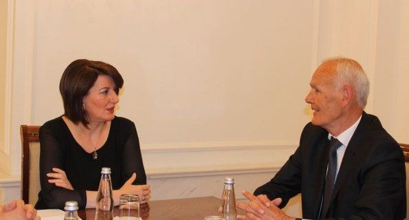 Jahjaga'dan Seçim Sürecine İlgi