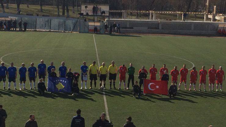 Türkiye ve Kosovalı Futbol Veteranları Dostluk Maçında Buluştu