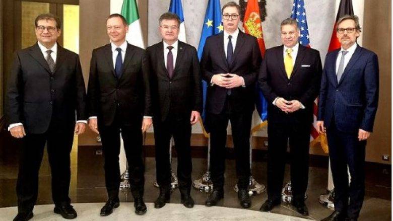 Beş Uluslararası Diplomat, Belgrat'ta Vuči&cacute; ile Görüşüyor