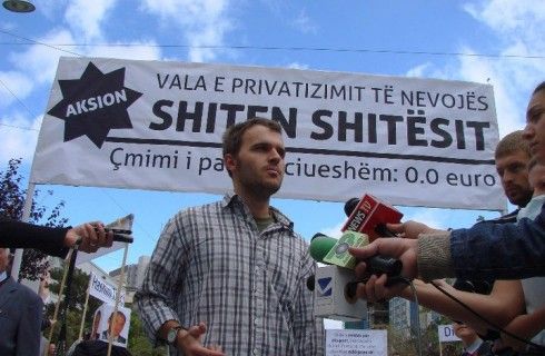Kosova'da Özelleştirme Karşıtı İlginç Protesto Gösterisi