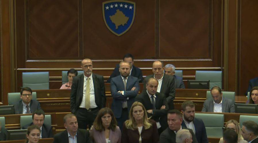 Meclis Kürsüsünün Bloke Edilmesi Ardından Konjufca Parlamento Grupları Şeflerini İstişareye Çağırdı