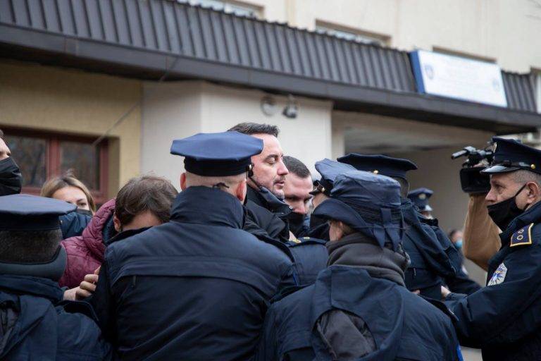 Dünkü Protestoda Üç Polis Yaralandı