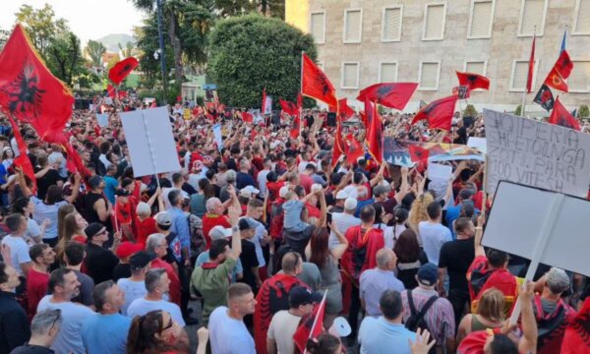 UÇK Gazileri Örgütü’nden Tiran’daki Protestoya Tepki