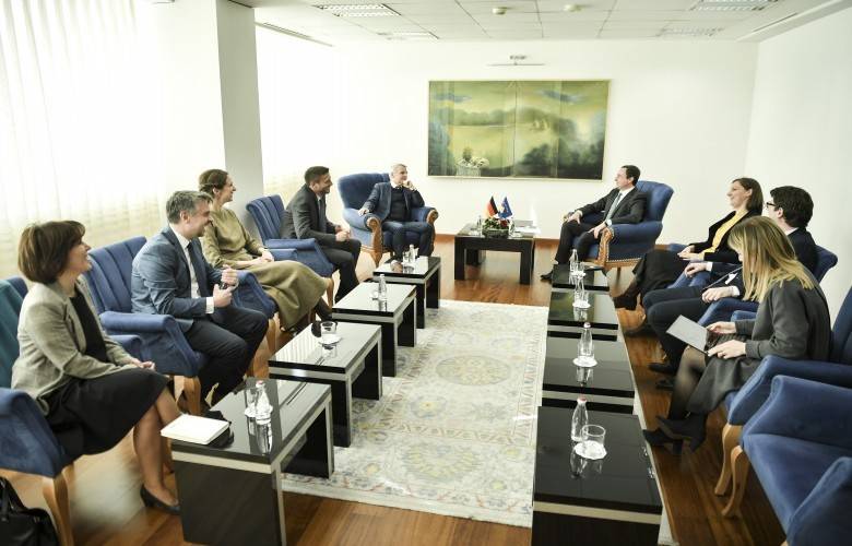 Kurti ve KfW Temsilcileri `Solar4Kosovo’ Projesini Görüştüler