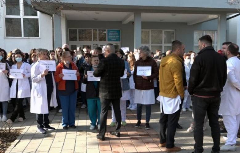 Hemşireler Bir Saatlik Grev Yaptı, Taleplerinin Gerçekleşmesini İstiyorlar