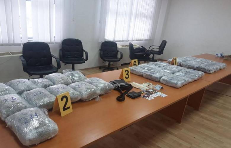 56 Kg Esrar Ele Geçirildi ve 5 Kişi Tutuklandı