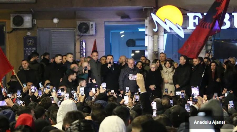 Kurti, Priştine Meydanı’nda Zaferi Kutladı: Bu Zafer Hepinizindir