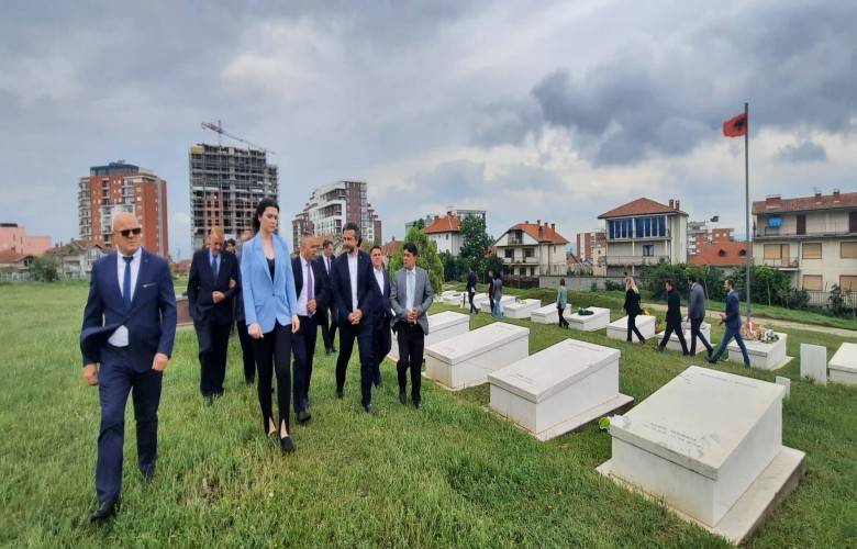 Priştine’nin Kurtuluş Günü Törenlerle Kutlanıyor