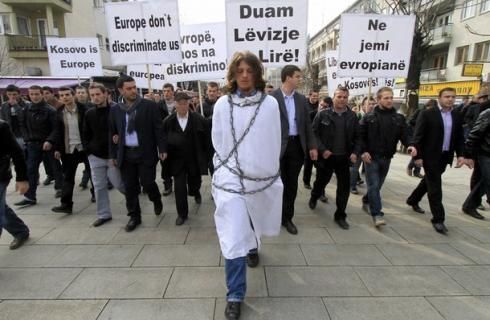 Kosova'nın Gettolaşması Protesto Edildi