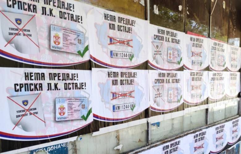 Kuzeyde Plakalar ve Belgelere Karşı Mesajlı Pankartlar