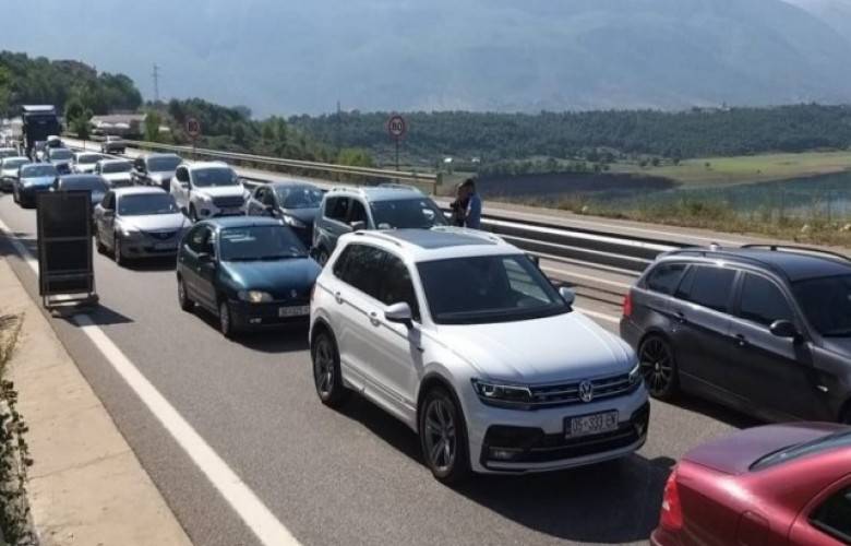 Bu Hafta da Kosovalılar Arnavutluk Sahiline Akın Etti