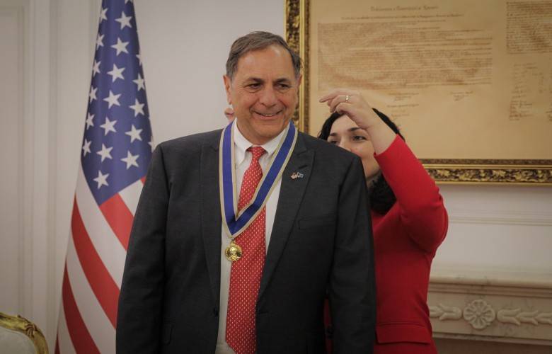 Nick Giacobbe’ye İbrahim Rugova Nişanı