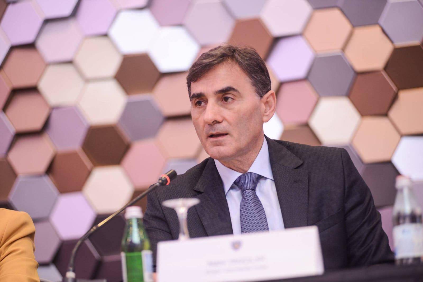 Kamu Yönetimi AK Raporunda Kosova İçin Olumlu Not Sağladı