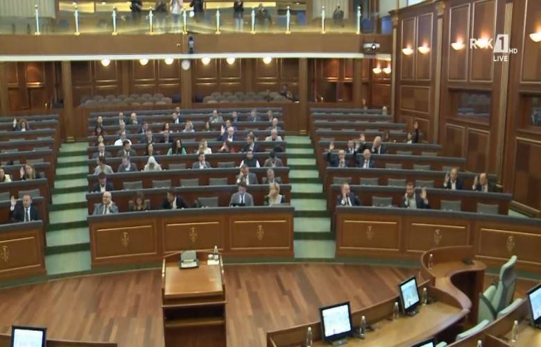 Meclis Oturumu Devam Ediyor, Gündemde Grev de Var