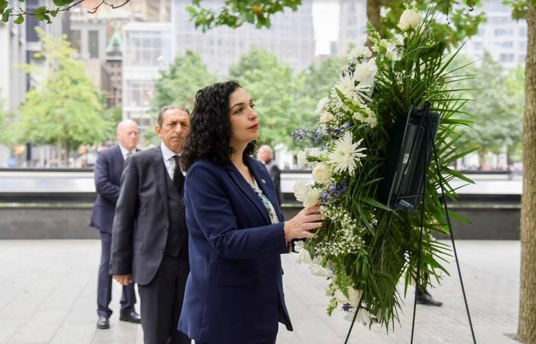 Osmani,  11 Eylül Kurbanları için Saygı Duruşundaydı
