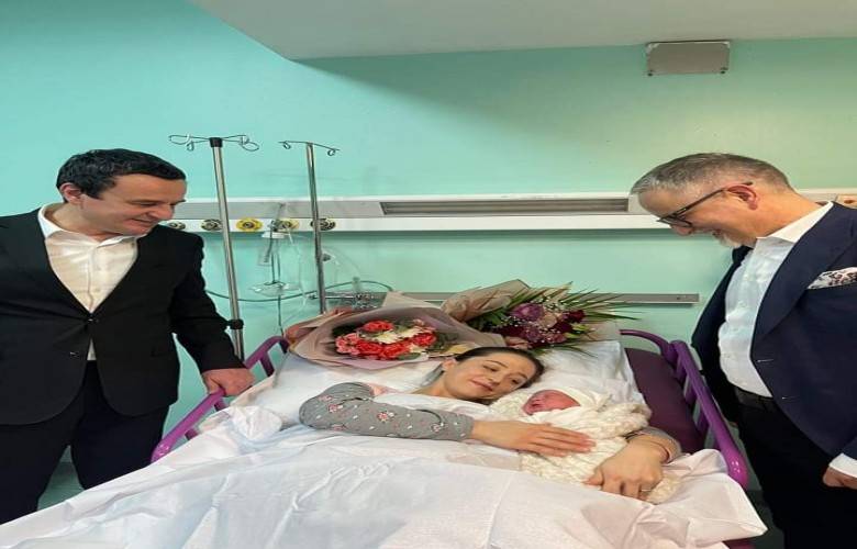 Yılbaşında QKUK Ziyaret Eden Kurti, Sağlık Çalışanların Çalışmalarını Takdir Etti