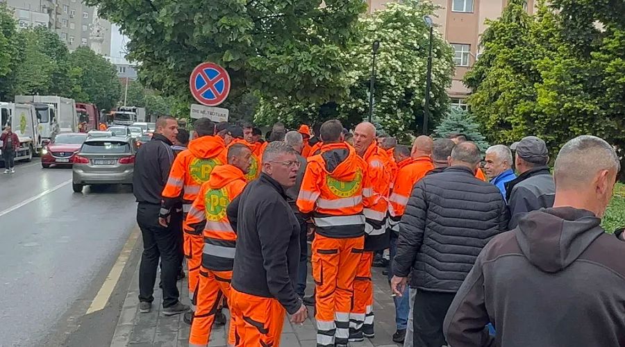 Priştine'de Çöp Krizi: "Pastrimi" Şirketi Grevde