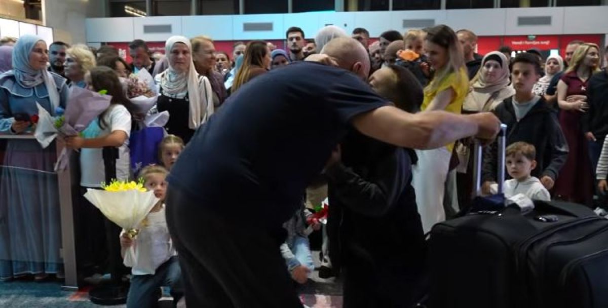 İlk Hacı Kafilesi Kosova’ya Döndü