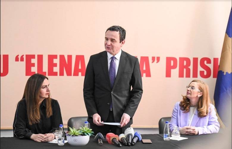 Kurti, Türkçe Eğitimin 72. Yılı Vesilesiyle ”Elena Gjika” İlköğretim Okulu'nu Ziyaret Etti