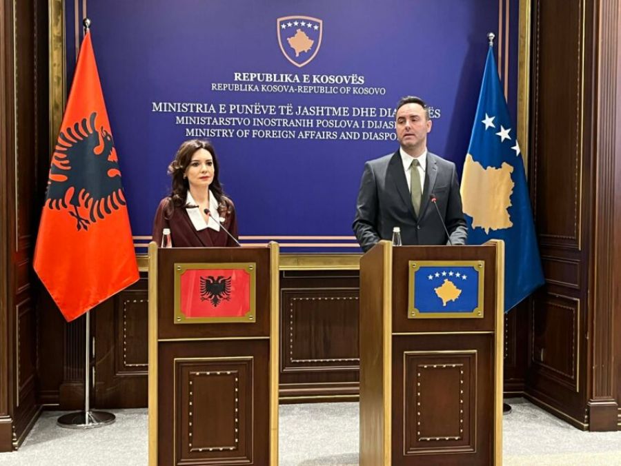 Kosova, Arnavutluk’un Dış Politikasında Öncelikli Konumda