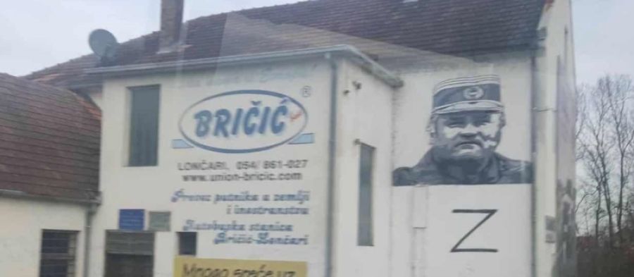 RS'de her adımda Ratko Mladić'in duvar resimleri