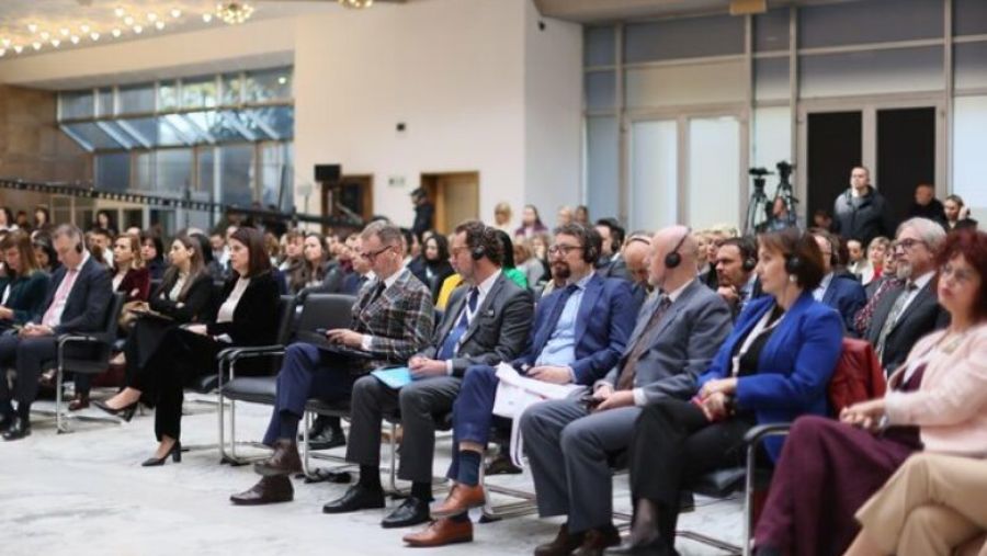 Arnavutluk Hükümeti’nden “Diplomatik Skandal”: Kosova’ya Dipnotlu Temsil